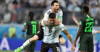 Argentina beat Nigeria to reach World Cup last 16