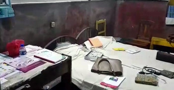 রোগী রেখে ফেসবুকে ব্যস্ত ছিলেন ইন্টার্ন চিকিৎসক