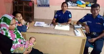 এক মাসের শিশু রেখে নারী উধাও