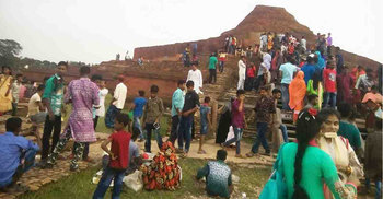 নওগাঁয় দর্শনীয় স্থানে উপচেপড়া ভিড়