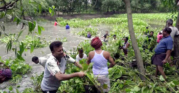 স্বেচ্ছাশ্রমে তুলশীগঙ্গা নদী পরিষ্কার