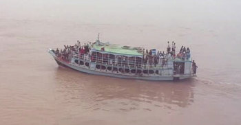 ১৬ ঘণ্টা পর দৌলতদিয়ায় লঞ্চ চলাচল শুরু