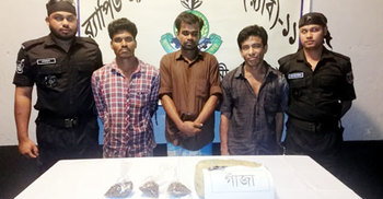 ২ কেজি গাঁজাসহ গ্রেফতার ৩
