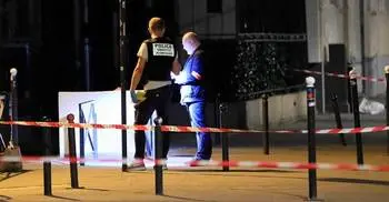 2 British tourists among 7 injured in Paris knife attack