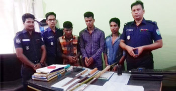মাধবপুরে দেশীয় অস্ত্রসহ গ্রেফতার ৩