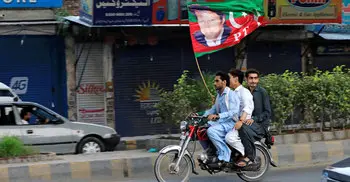 Pakistan’s Imran Khan leads polls as rivals cry foul