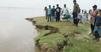 আবারও রাজবাড়ীতে নদীর তীর প্রতিরক্ষা বাঁধে ধস