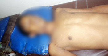 একটি মোবাইলের জন্য গলায় ফাঁস