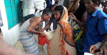 ভিজিএফ চাল ৩-৪ কেজি কম দিচ্ছে ইউপি চেয়ারম্যান