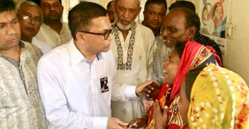 পদ্মা নদীতে নিখোঁজ ৮ জনের পরিবারকে আর্থিক সহায়তা