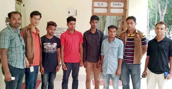 ঈদ মার্কেটে ফেসবুক লাইভে মেয়েদের উত্ত্যক্ত, ৪ যুবক ধরা