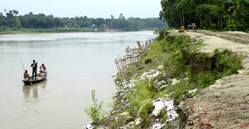 দেড় যুগেও সংস্কার হয়নি টাঙ্গাইল শহর রক্ষা বাঁধ