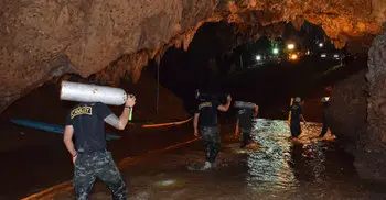 Thai cave rescue: Operation resumes on day 3 to free final 5