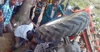 ট্রাক্টরের ধাক্কায় কৃষক নিহত
