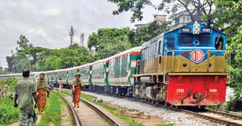 মিরসরাইয়ে ট্রেনের ছাদ থেকে পড়ে প্রাণ গেল যুবকের