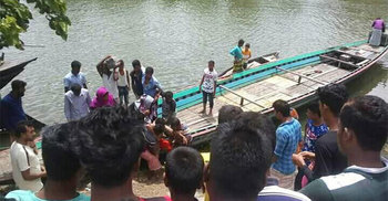 যমুনায় কার্গোর সঙ্গে সংঘর্ষে দুই খণ্ড হয়ে ডুবে যায় ট্রলারটি