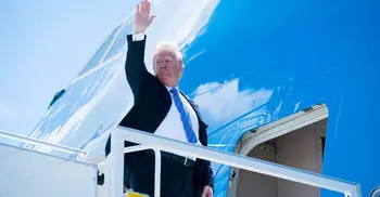 Trump arrives in Singapore for summit with Kim