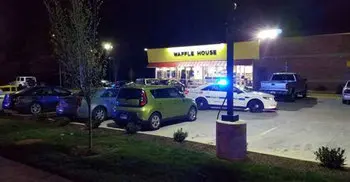Nude gunman kills 3 at US Restaurant