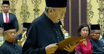 Mahathir sworn in as Malaysian PM