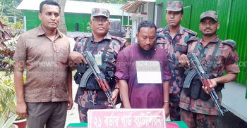 এবার বেনাপোলে ২৪ স্বর্ণের বারসহ পাচারকারী আটক