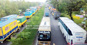 ঢাকা-চট্টগ্রাম মহাসড়কে ৮০ কিলোমিটার যানজট