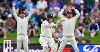 England set New Zealand 382-run target