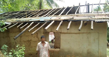 দীঘিনালায় কালবৈশাখীর তাণ্ডবে বিধ্বস্ত ঘরবাড়ি
