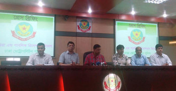 পরীক্ষা শুরুর ৫ মিনিটেই প্রশ্ন চলে যায় বাইরে