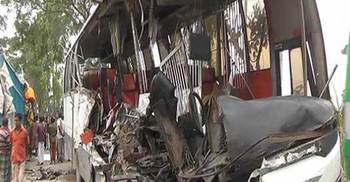 গোবিন্দগঞ্জে বাস-ট্রাক সংঘর্ষে নিহত ৪