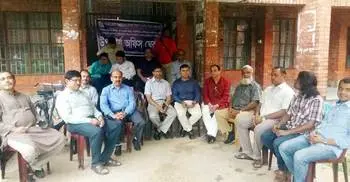 Teachers besiege JU VC’s office