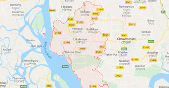 চাঁদার দাবিতে বাড়ির রাস্তায় বাঁশের বেড়া