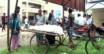 বেড়াতে এসে ট্রাকচাপায় স্বামী নিহত, স্ত্রী আহত