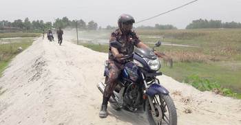 মোটরসাইকেল চালিয়ে ক্যাম্পে গেলেন বিজিবি মহাপরিচালক