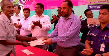 দুস্থদের ৫ লাখ টাকা দিলো মাশরাফির ফাউন্ডেশন