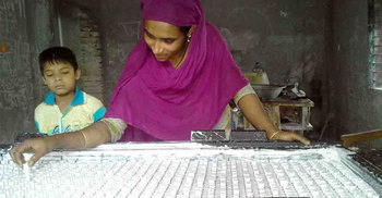 লোকালয়েই তৈরি হচ্ছে বিষাক্ত চক