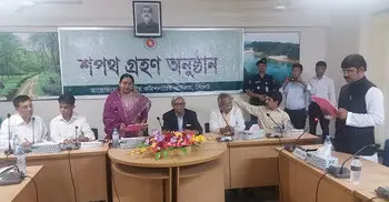 বড় দুই ভাইয়ের মতো ছোট ভাইও শপথ নিলেন