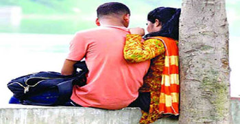 পরকীয়ায় ধরা পড়ে প্রাণ হারালেন যুবক