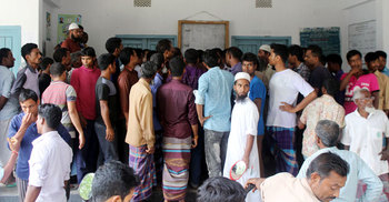 ঠাকুরগাঁওয়ে ৪শ’ টাকায় স্মার্ট কার্ড বিতরণ