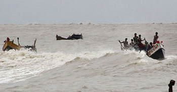 বঙ্গোপসাগরে লবণবাহী ৩টি কার্গো ট্রলারডুবি
