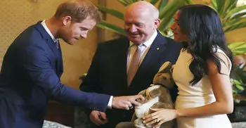 Prince Harry, Meghan start Aussie tour with baby gifts