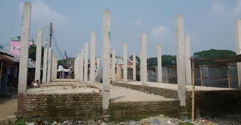 প্রশাসনকে বৃদ্ধাঙ্গুলি দেখিয়ে কাউন্সিলরের জায়গা দখল