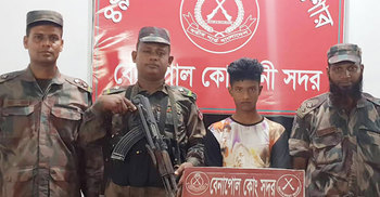 বেনাপোলে ফেনসিডিলসহ কিশোর আটক