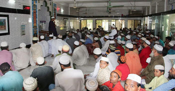 এলাকার দুয়ারে দুয়ারে ঘুরছেন ইউএনও জাকির