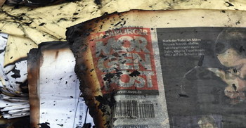 German tabloid bombed after reprinting Charlie Hebdo cartoons