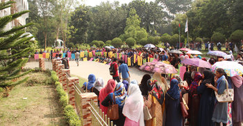 ইবিতে শিক্ষার্থীদের প্রশাসন ভবন অবরোধ