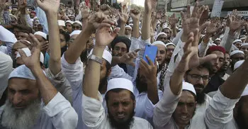 Pakistan Islamists block roads to protest acquittal of Christian woman