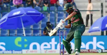 Tigers are in danger after losing quick wickets