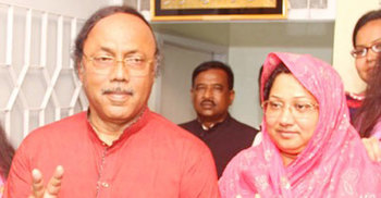 ভোটের আলোচনায় মেয়রপত্নী