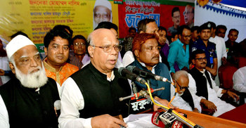 সংবিধানের বাইরে কোনো দাবি মানা হবে না : নাসিম