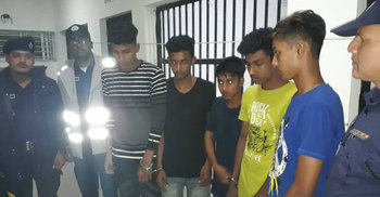 পাহাড়পুরে মেয়েদের উত্ত্যক্ত করায় পাঁচ যুবক আটক